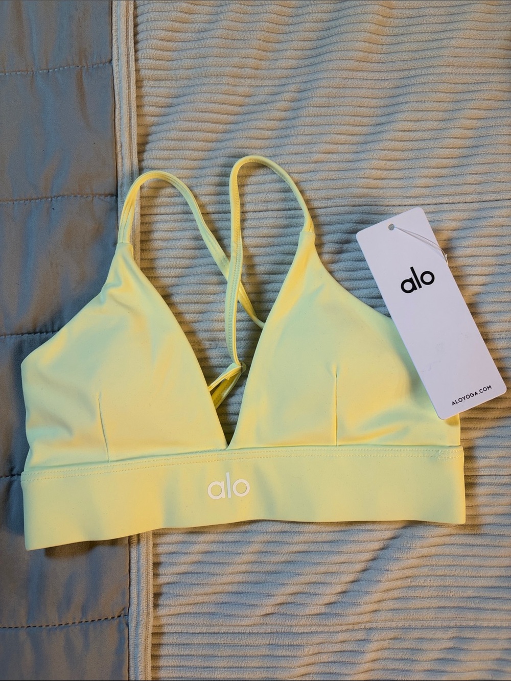 ALO Yoga Lemon Yellow Strappy V‑Back Sports Bra